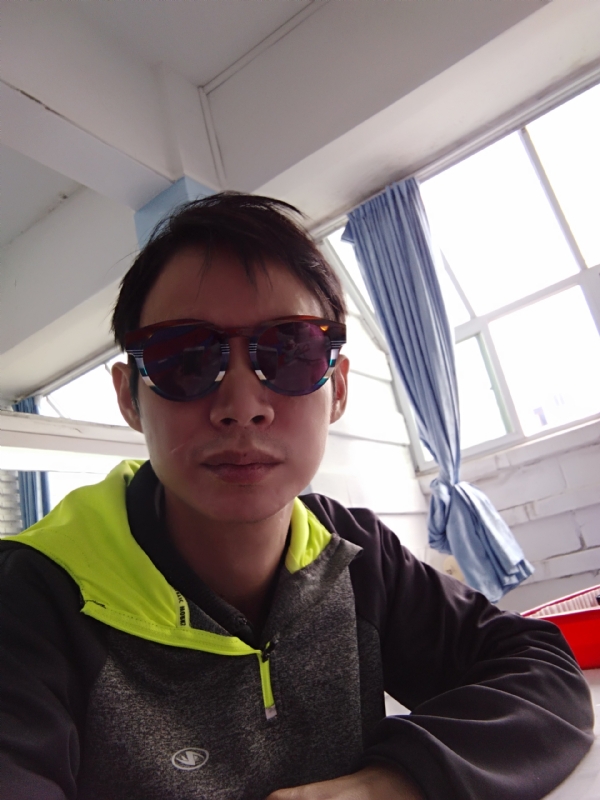 五华移民男的第一张照片--九江相亲服务中心