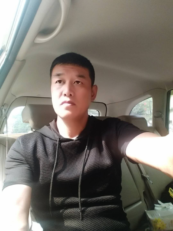 深爱的疯子的第一张照片--九江相亲服务中心