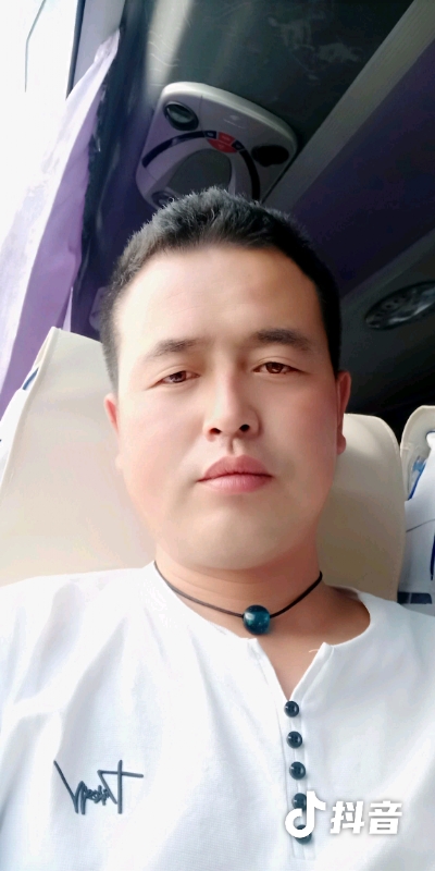 瞬间被爱上的第一张照片--九江相亲服务中心