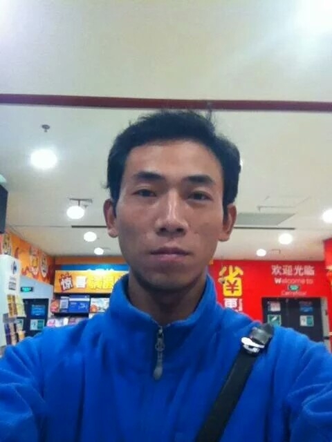 青草地溪水边的第一张照片--九江相亲服务中心