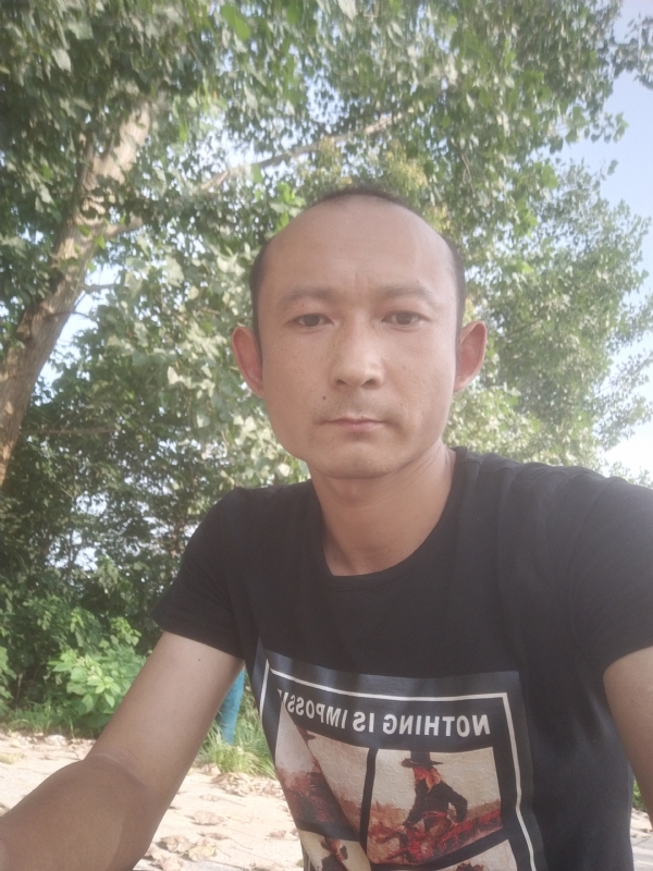 80大叔的第二张照片--九江相亲服务中心