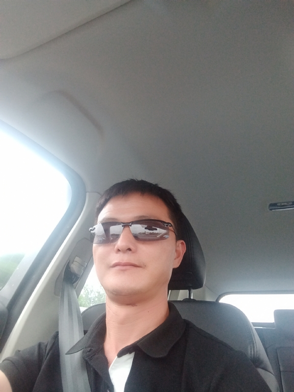 孤独的男人的第二张照片--九江相亲服务中心