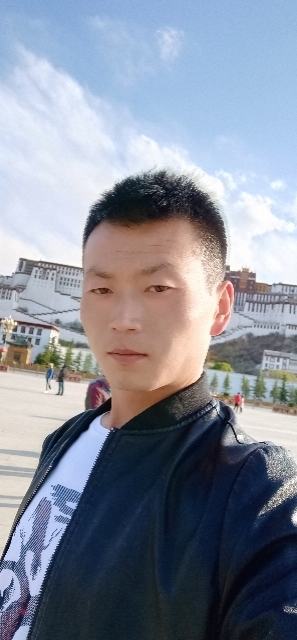 阳光下的小草的第一张照片--九江相亲服务中心