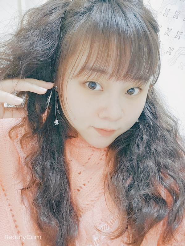 艾薇儿的第一张照片--九江相亲服务中心