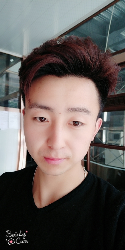 拼命微笑的第三张照片--九江相亲服务中心