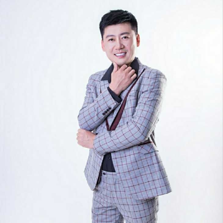 屋顶拾荒人的第一张照片--九江相亲服务中心