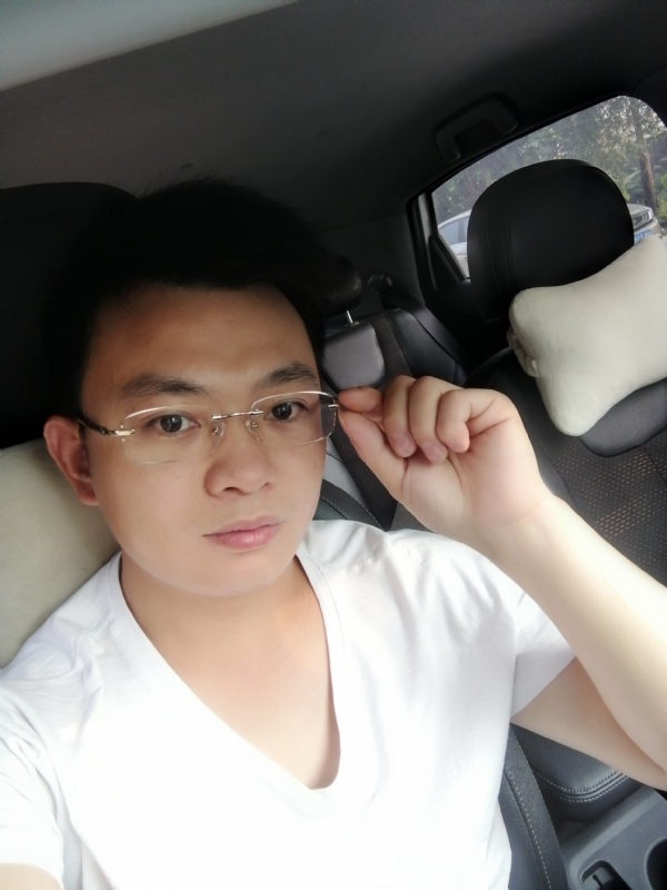 幸福的拥抱的第二张照片--九江相亲服务中心