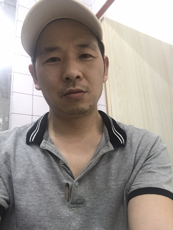 老何的第一张照片--九江相亲服务中心