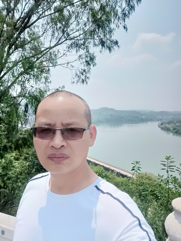 随缘随性的第一张照片--九江相亲服务中心