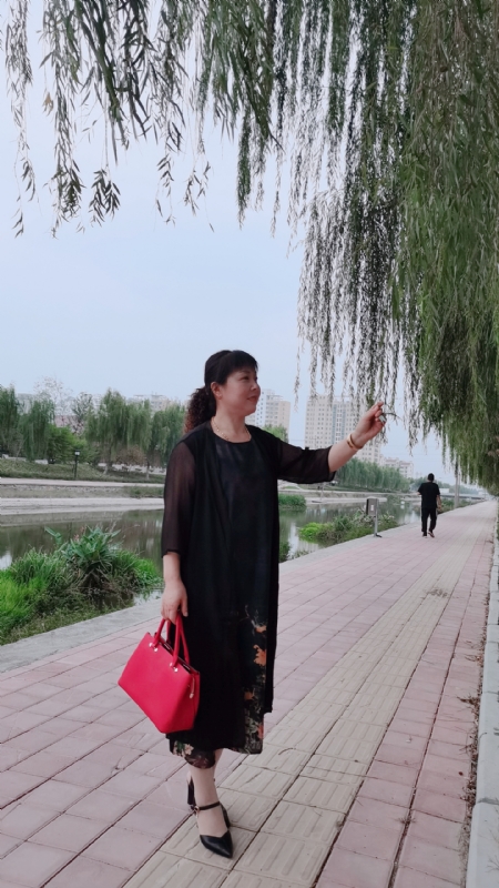 周本玲的第一张照片--九江相亲服务中心