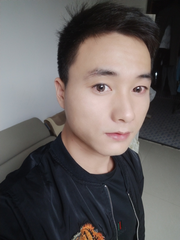 何凡的第三张照片--九江相亲服务中心