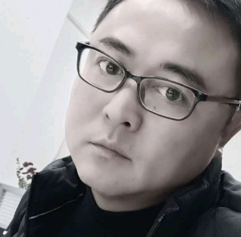 小石头的第二张照片--九江相亲服务中心