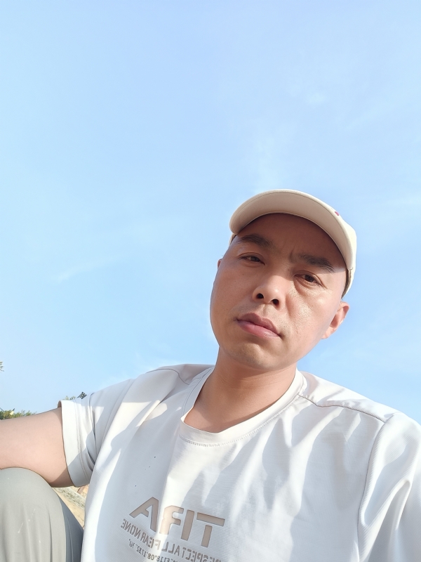 哥哥的第一张照片--九江相亲服务中心