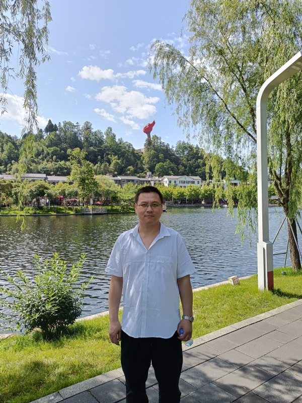 风雨相伴的第一张照片--九江相亲服务中心