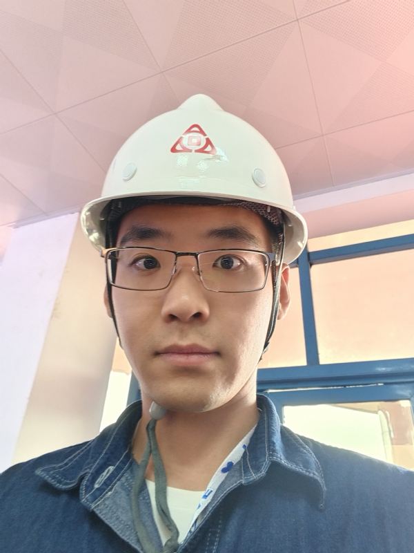 何鹏宇的第二张照片--九江相亲服务中心