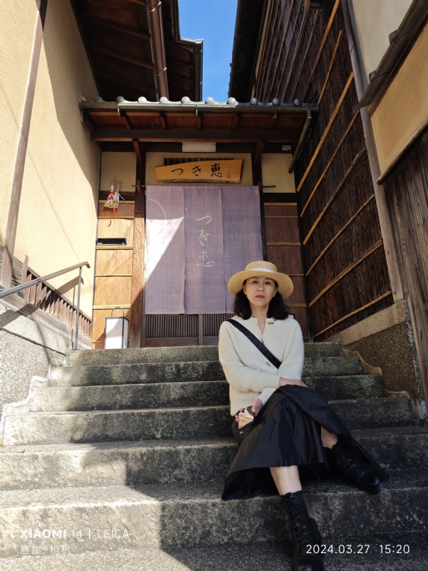 踱着方步的猫小姐的第一张照片--九江相亲服务中心