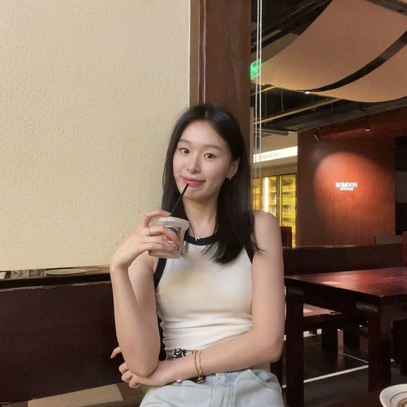 羽毛的第一张照片--九江相亲服务中心