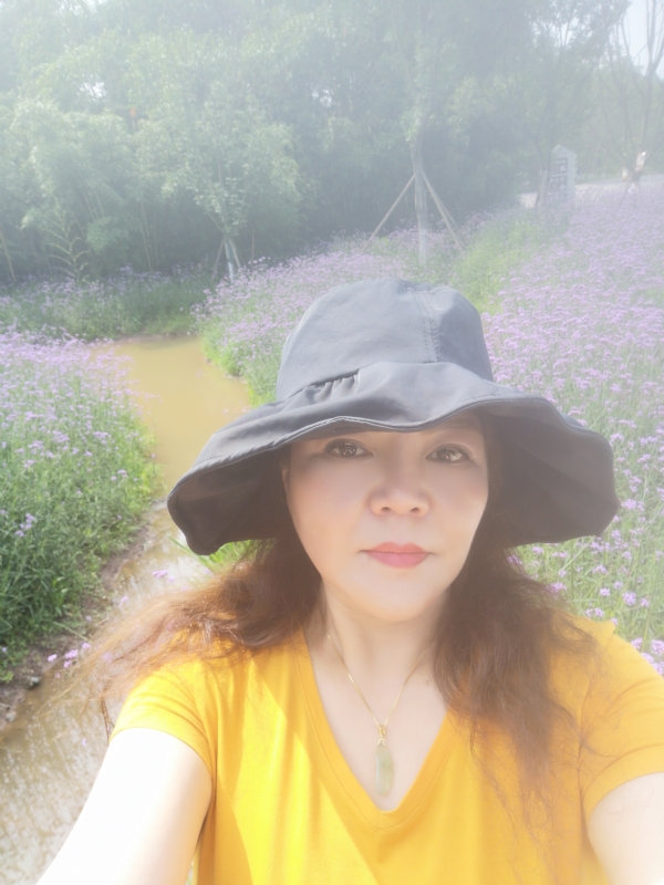 宛霞的第三张照片--九江相亲服务中心