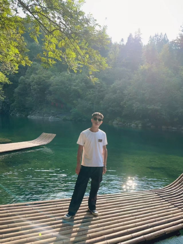 林言的第三张照片--九江相亲服务中心