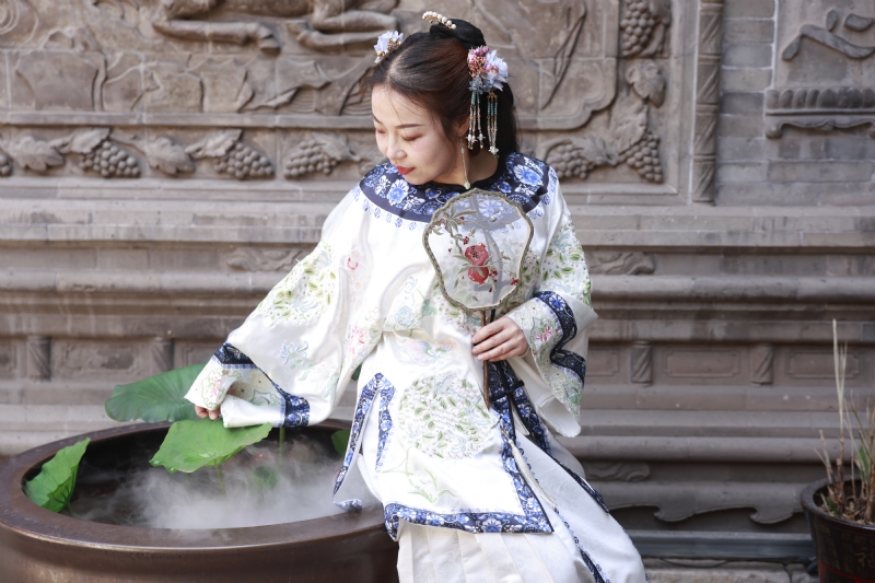 认真的雪的第一张照片--九江相亲服务中心